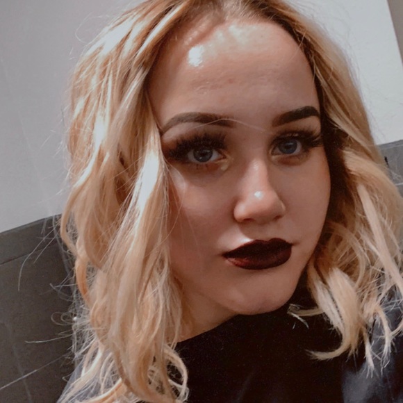 Meet Your Posher - Picture 4 of 5